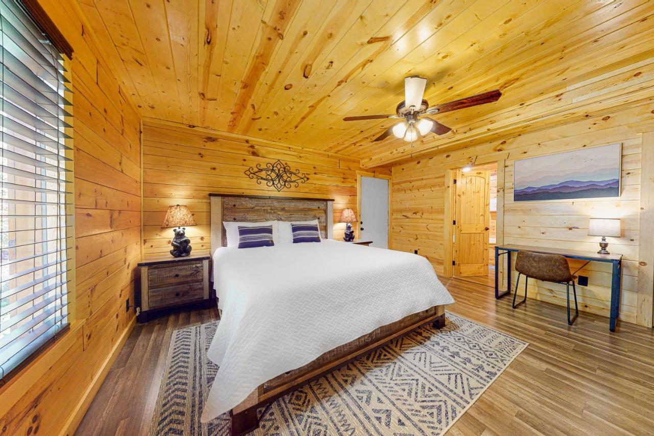 Knotty Escape Villa Гетлинбург Екстериор снимка