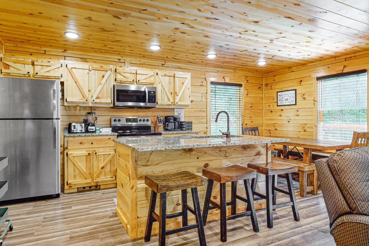 Knotty Escape Villa Гетлинбург Екстериор снимка