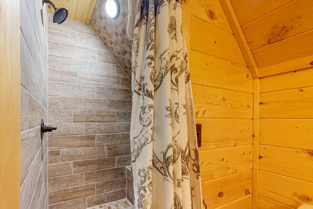 Knotty Escape Villa Гетлинбург Екстериор снимка