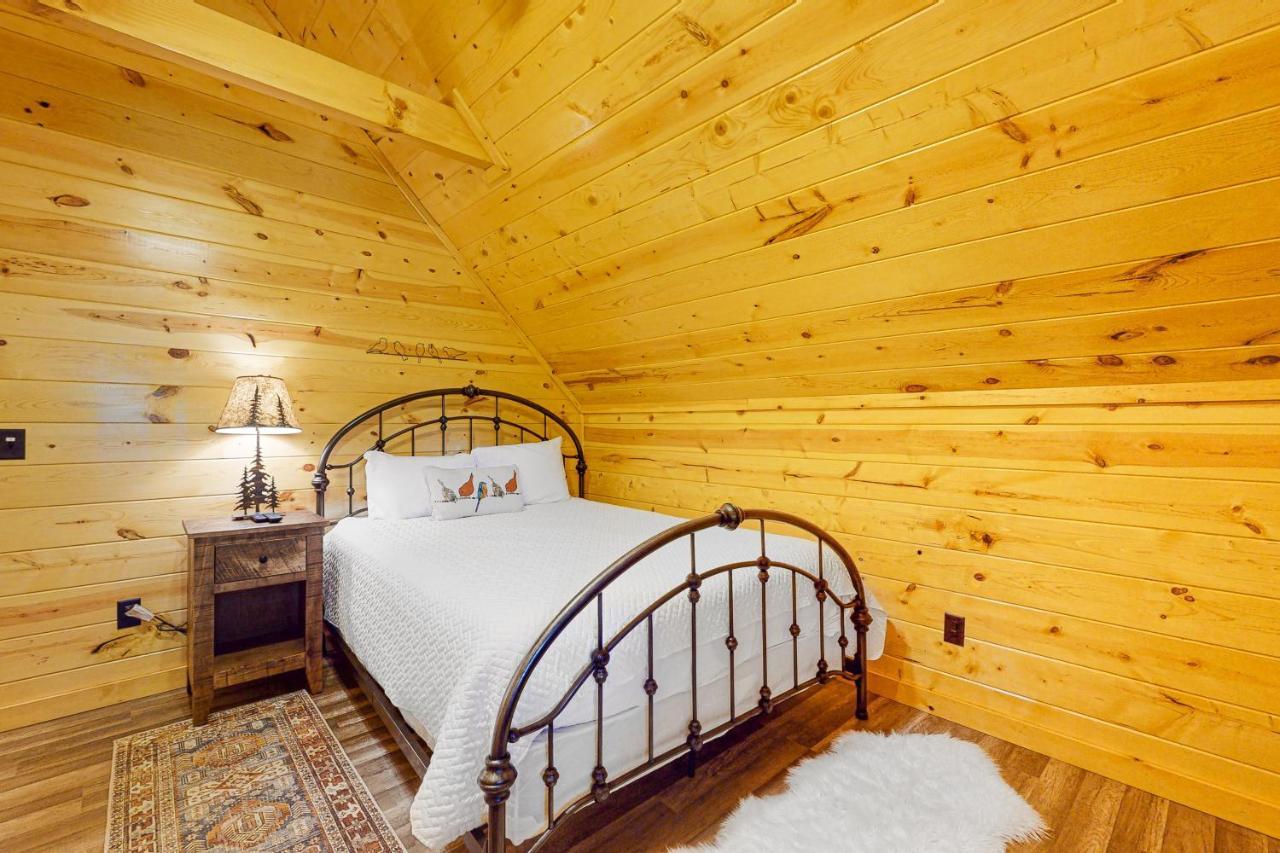 Knotty Escape Villa Гетлинбург Екстериор снимка