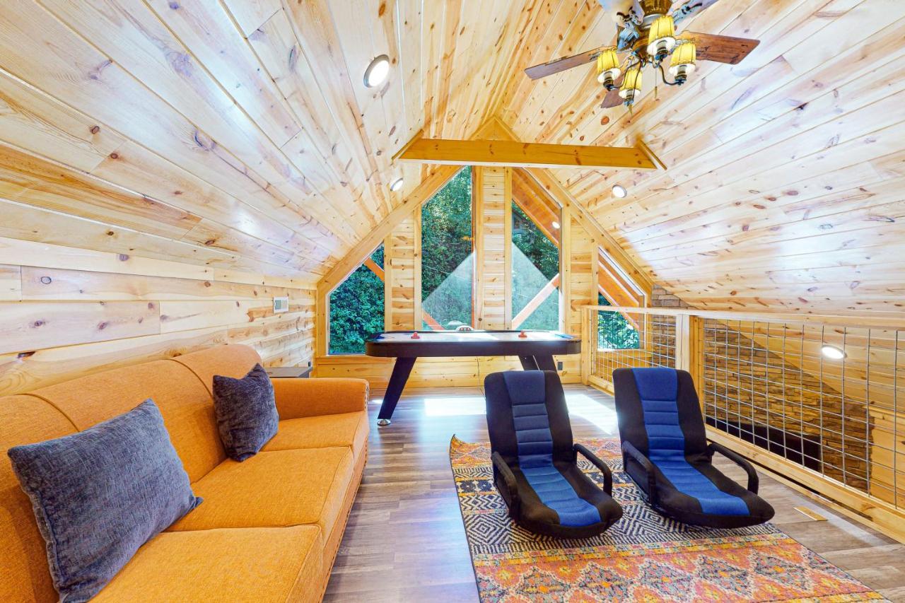 Knotty Escape Villa Гетлинбург Екстериор снимка